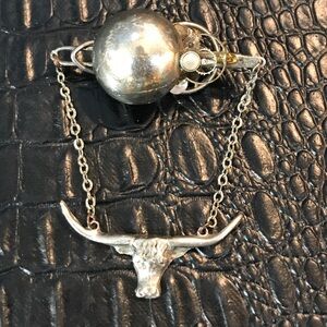 Vintage Silver-Tone Longhorn Brooch with Chain